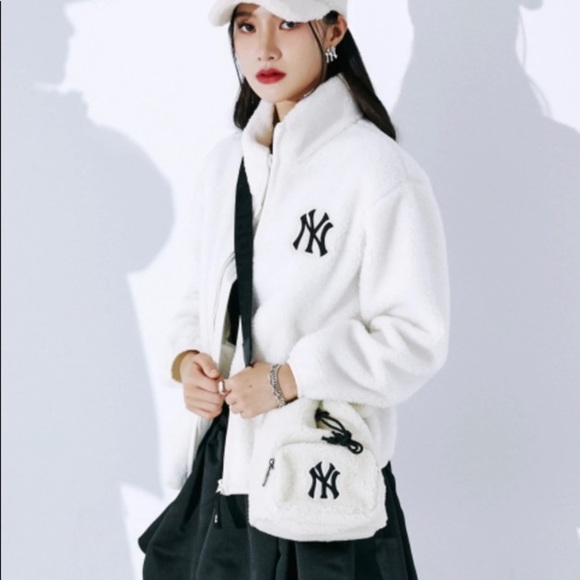 MLB Handbags - NEW MLB Fleece Bucket Bag NEW YORK YANKEES